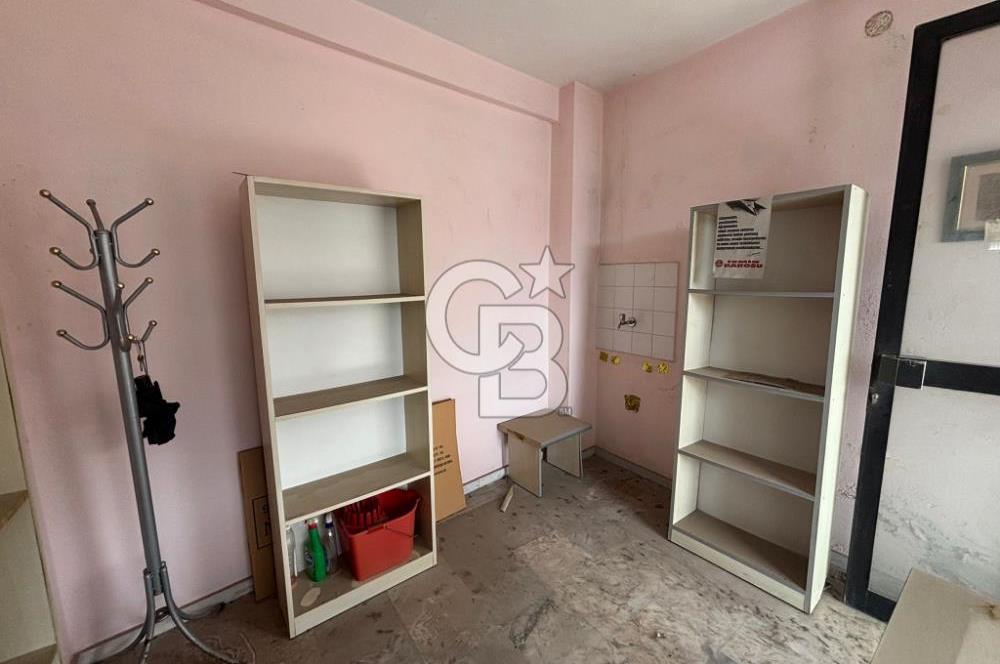 KEMERALTI ZÜMRÜTHAN İŞ HANIN'DA KİRALIK OFİS