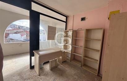 KEMERALTI ZÜMRÜTHAN İŞ HANIN'DA KİRALIK OFİS