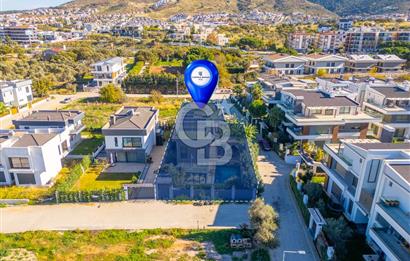 GÜZELBAHÇE YELKİ'DE SATILIK LÜKS VİLLA