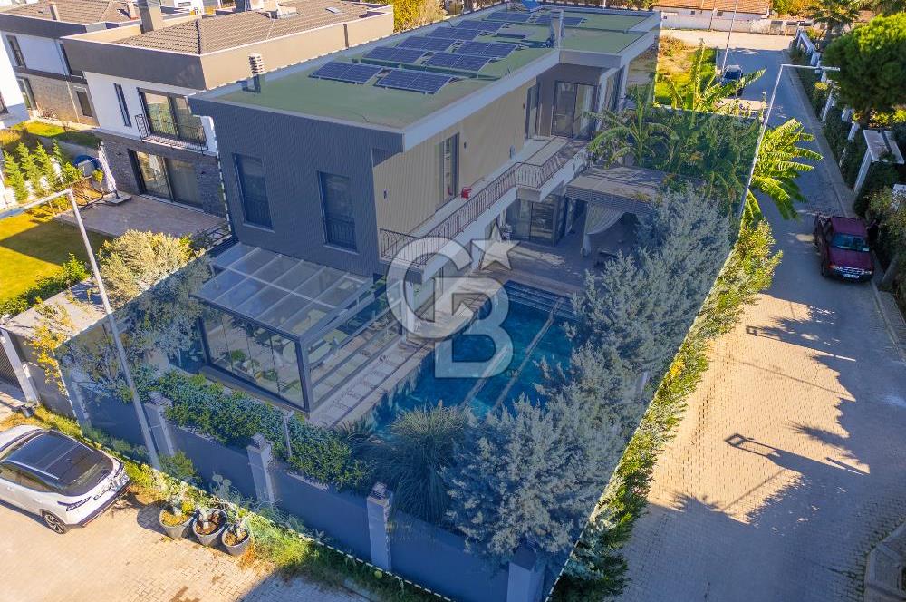 GÜZELBAHÇE YELKİ'DE SATILIK LÜKS VİLLA