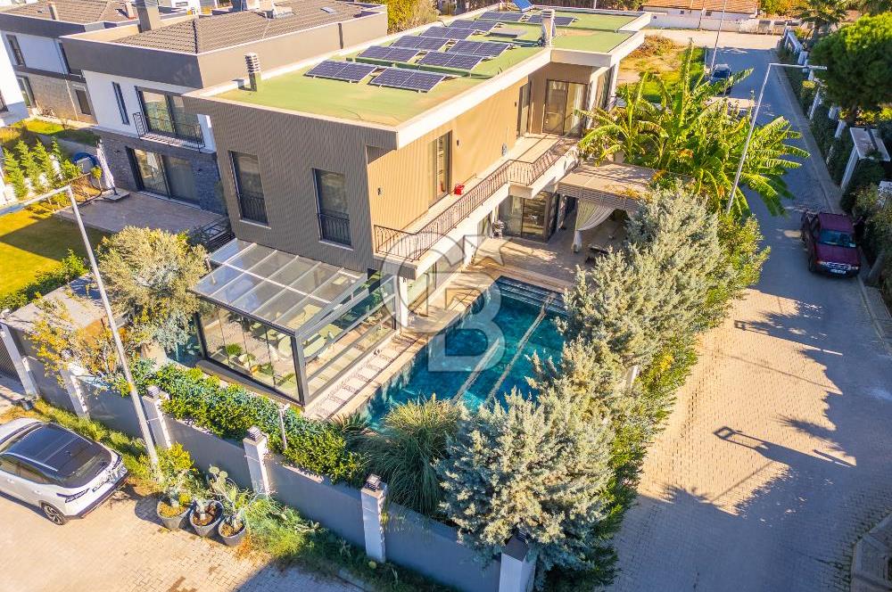 GÜZELBAHÇE YELKİ'DE SATILIK LÜKS VİLLA