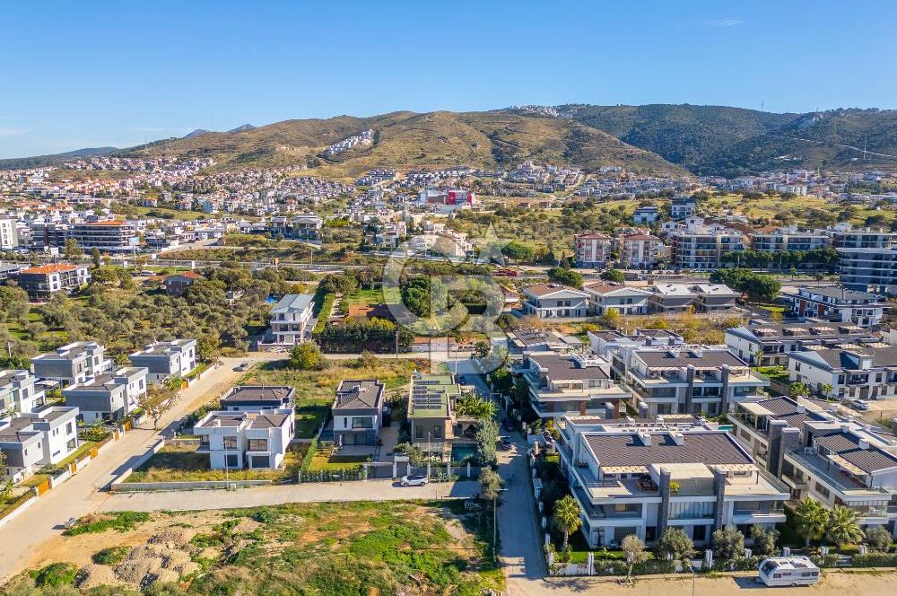 GÜZELBAHÇE YELKİ'DE SATILIK LÜKS VİLLA