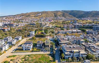 GÜZELBAHÇE YELKİ'DE SATILIK LÜKS VİLLA