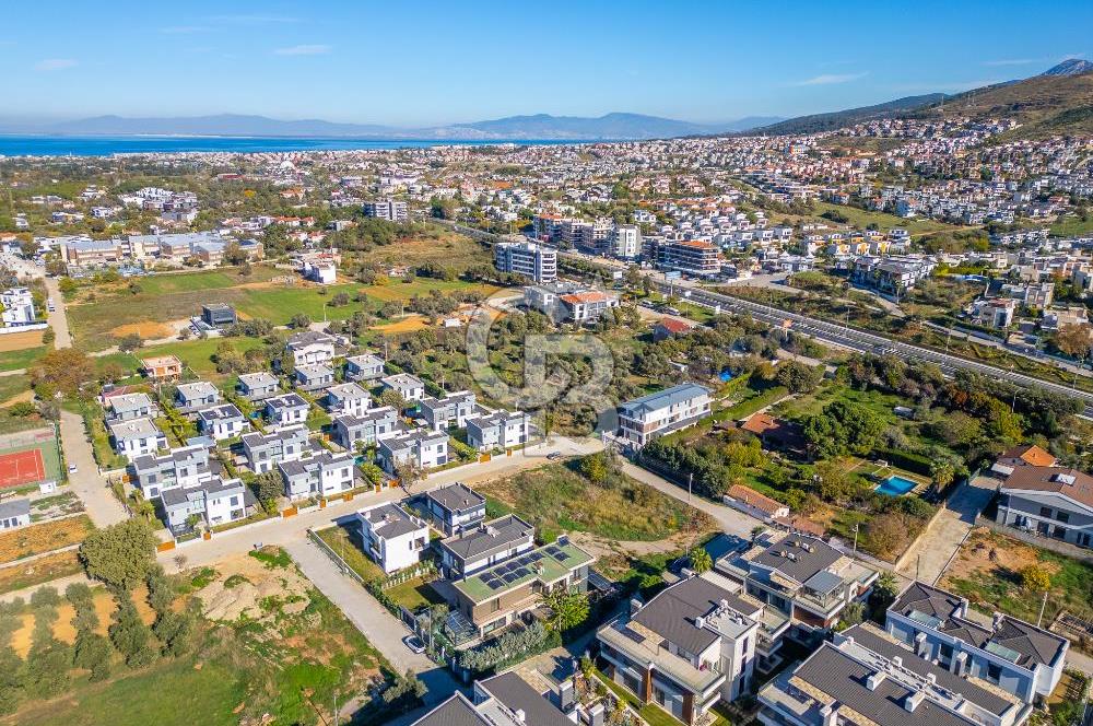 GÜZELBAHÇE YELKİ'DE SATILIK LÜKS VİLLA