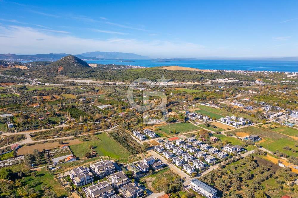 GÜZELBAHÇE YELKİ'DE SATILIK LÜKS VİLLA