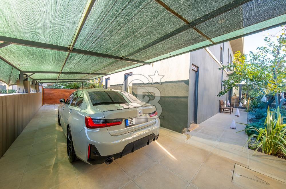 GÜZELBAHÇE YELKİ'DE SATILIK LÜKS VİLLA