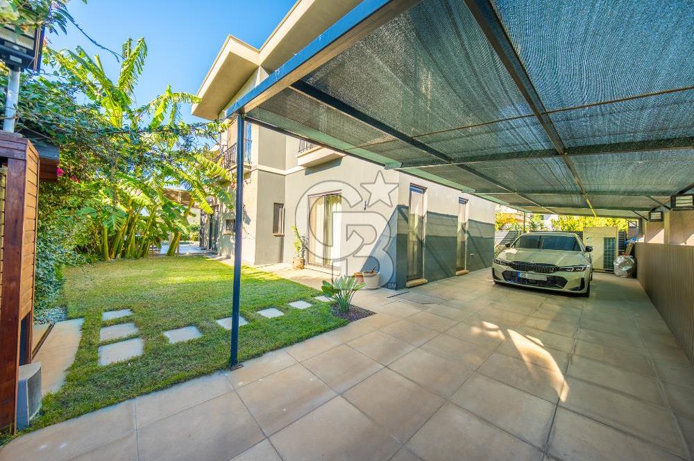 GÜZELBAHÇE YELKİ'DE SATILIK LÜKS VİLLA