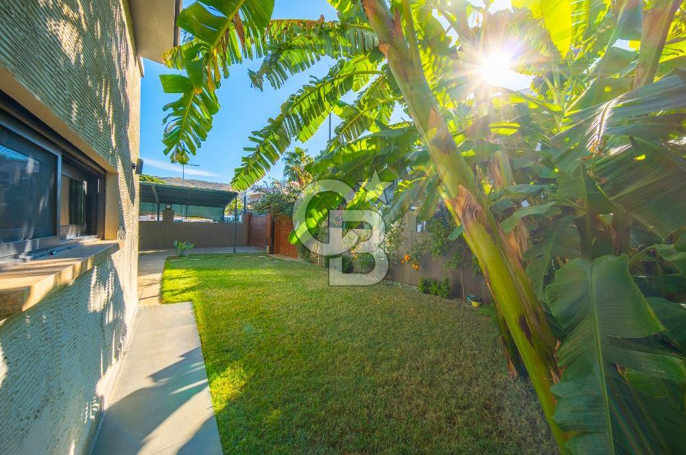 GÜZELBAHÇE YELKİ'DE SATILIK LÜKS VİLLA