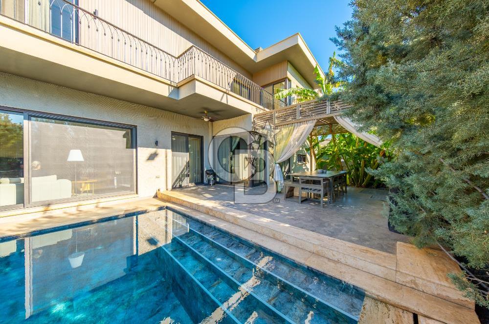 GÜZELBAHÇE YELKİ'DE SATILIK LÜKS VİLLA