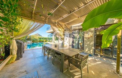 GÜZELBAHÇE YELKİ'DE SATILIK LÜKS VİLLA