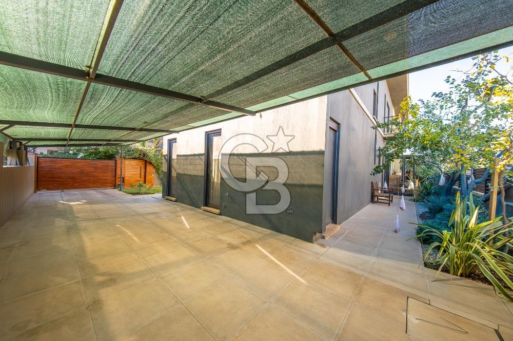 GÜZELBAHÇE YELKİ'DE SATILIK LÜKS VİLLA