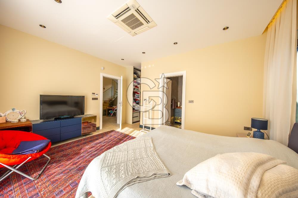 GÜZELBAHÇE YELKİ'DE SATILIK LÜKS VİLLA