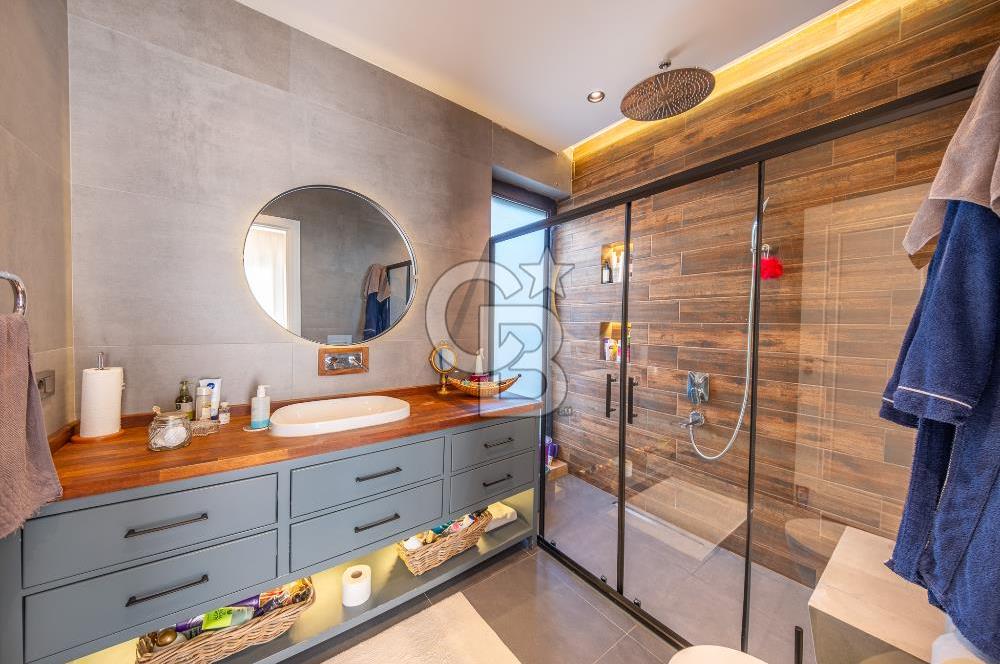 GÜZELBAHÇE YELKİ'DE SATILIK LÜKS VİLLA