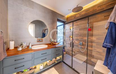 GÜZELBAHÇE YELKİ'DE SATILIK LÜKS VİLLA