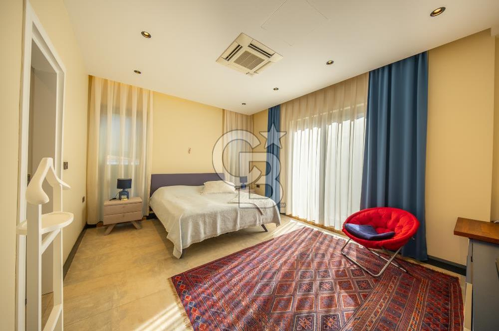 GÜZELBAHÇE YELKİ'DE SATILIK LÜKS VİLLA