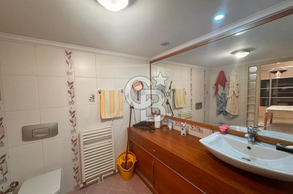 Bostanlı Akbank Sokağı İçerisinde Geniş Satılık 3+1 Daire