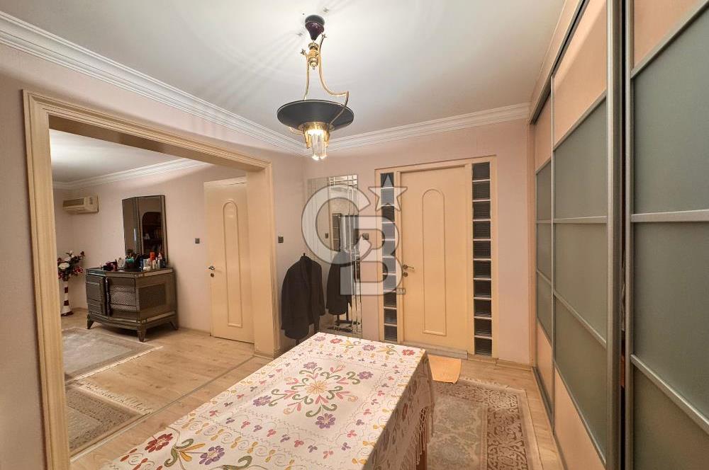 Bostanlı Akbank Sokağı İçerisinde Geniş Satılık 3+1 Daire