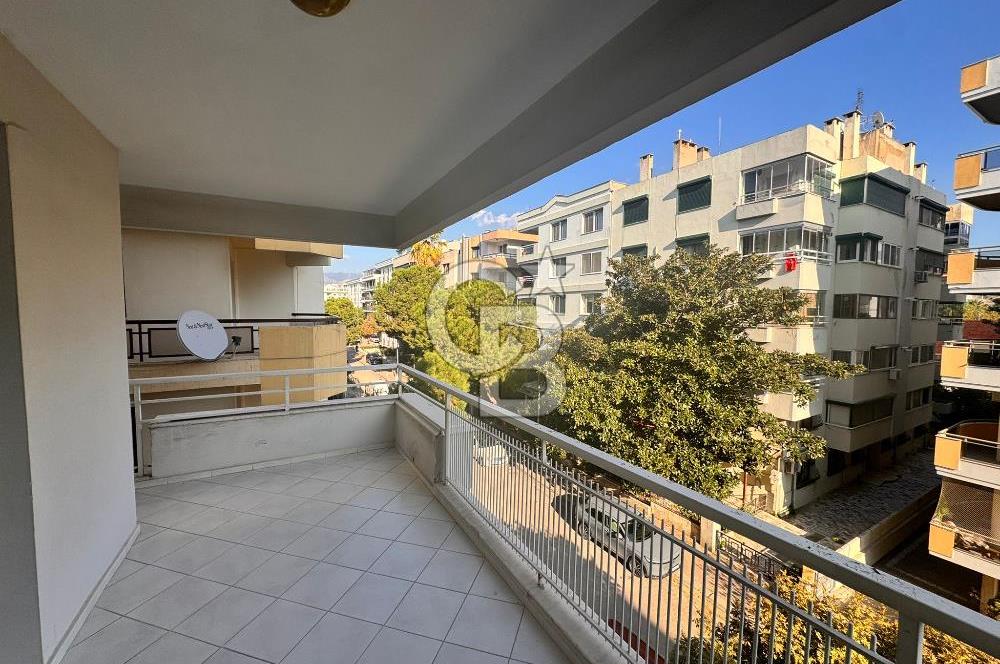 Bostanlı Akbank Sokağı İçerisinde Geniş Satılık 3+1 Daire