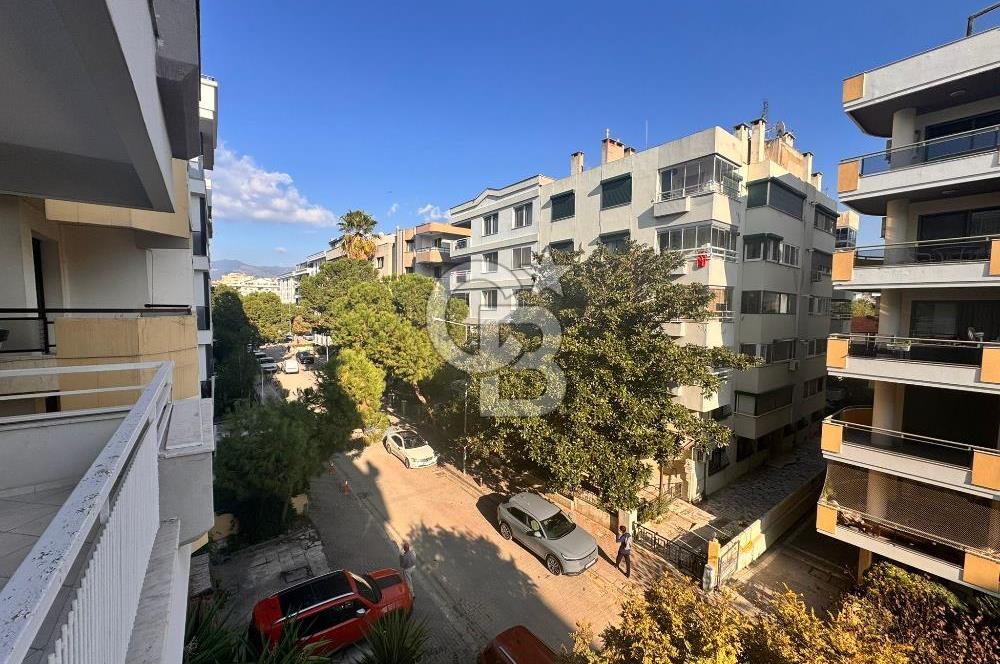 Bostanlı Akbank Sokağı İçerisinde Geniş Satılık 3+1 Daire