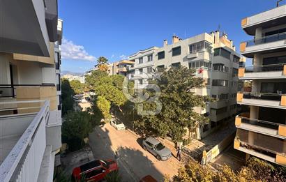 Bostanlı Akbank Sokağı İçerisinde Geniş Satılık 3+1 Daire