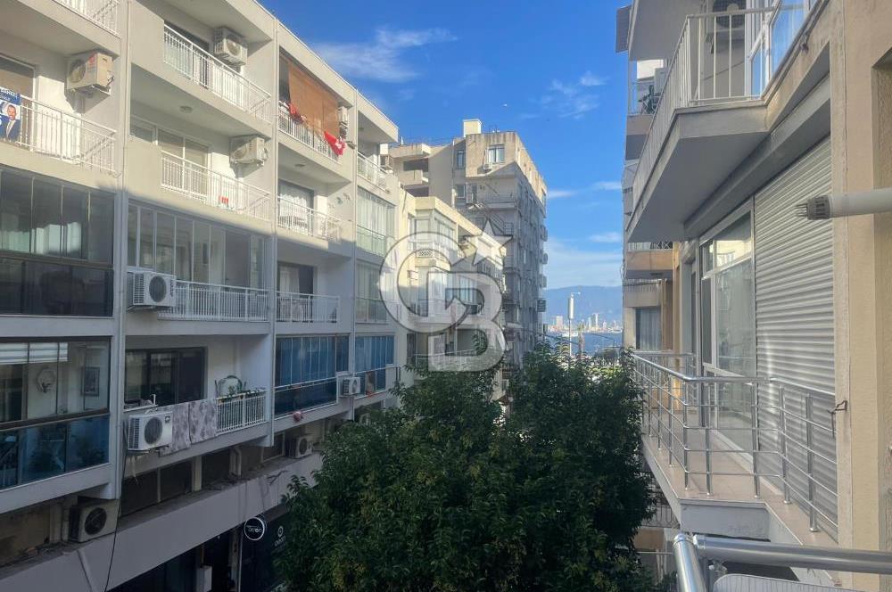 Karşıyaka da Deniz manzaralı Eşyalı Kiralık Daire
