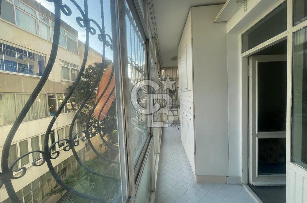 Karşıyaka da Deniz manzaralı Eşyalı Kiralık Daire