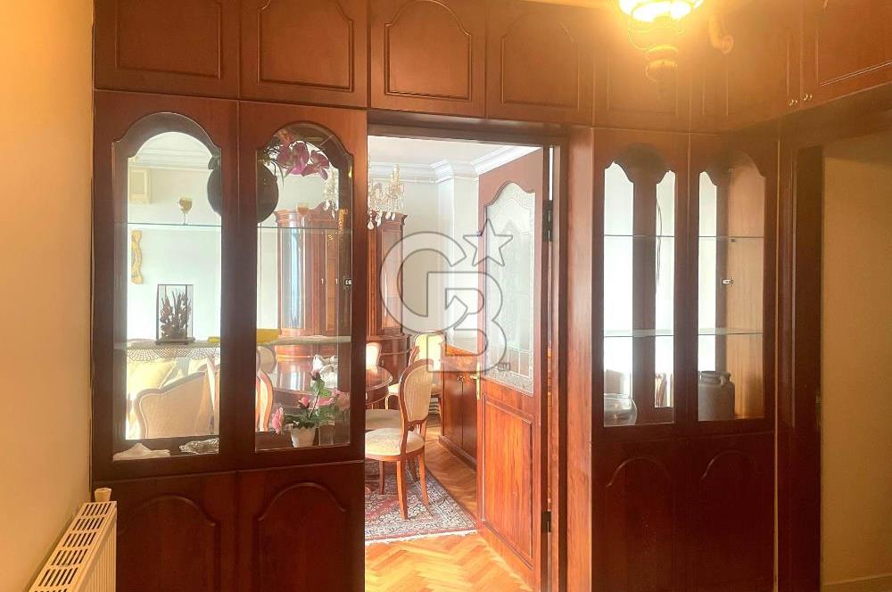 Karşıyaka da Deniz manzaralı Eşyalı Kiralık Daire