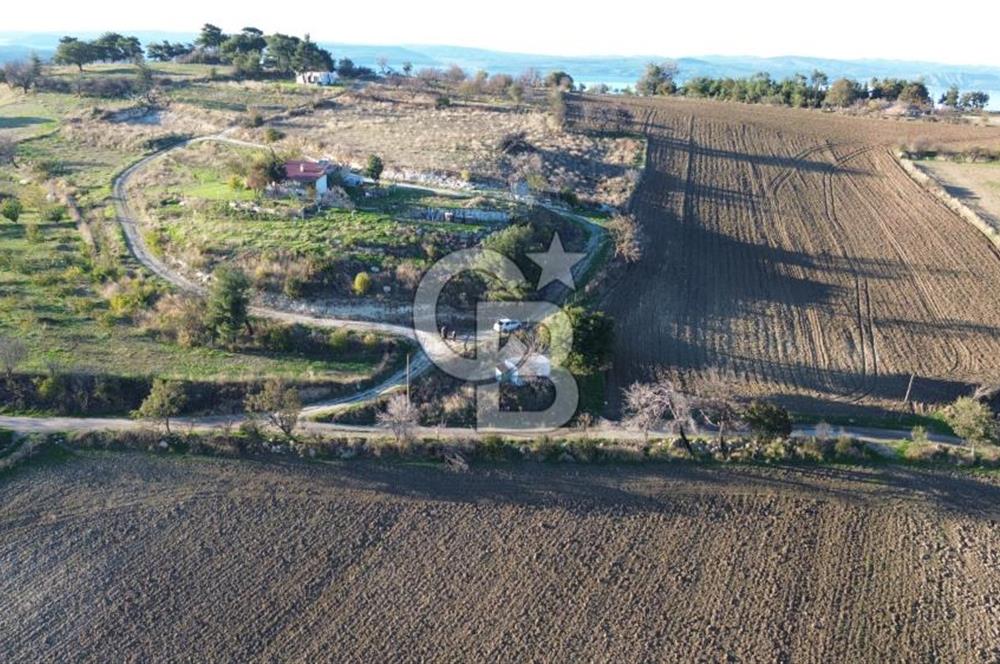 ÇANAKKALE KEMEL KÖYÜNDE BARAJ MANZARALI SATILIK 420 M2 ARAZİ