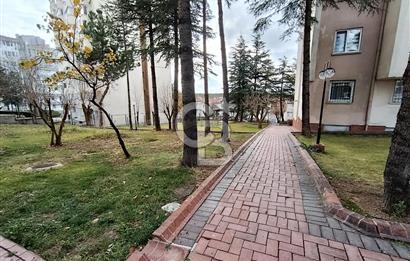 MAYA KOLEJİ YAKINA ATATÜRK SİTESİNDE ARA KATTA 3+1 KİRALIK DAİRE