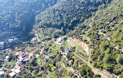 AHMETBEYLİ’DE DENİZE YAKIN, TARİHİ DOKU İÇİNDE, NUMARATAJLI YATIRIMLIK ARAZİ