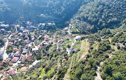 AHMETBEYLİ’DE DENİZE YAKIN, TARİHİ DOKU İÇİNDE, NUMARATAJLI YATIRIMLIK ARAZİ