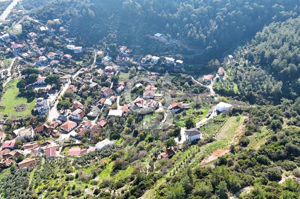 AHMETBEYLİ’DE DENİZE YAKIN, TARİHİ DOKU İÇİNDE, NUMARATAJLI YATIRIMLIK ARAZİ