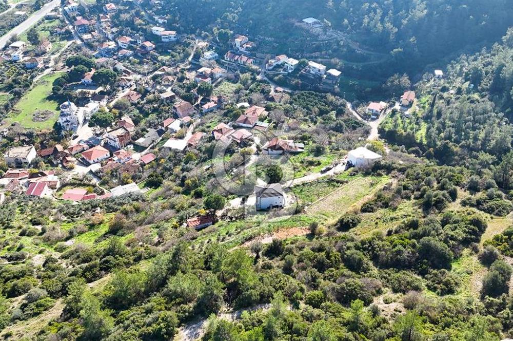 AHMETBEYLİ’DE DENİZE YAKIN, TARİHİ DOKU İÇİNDE, NUMARATAJLI YATIRIMLIK ARAZİ