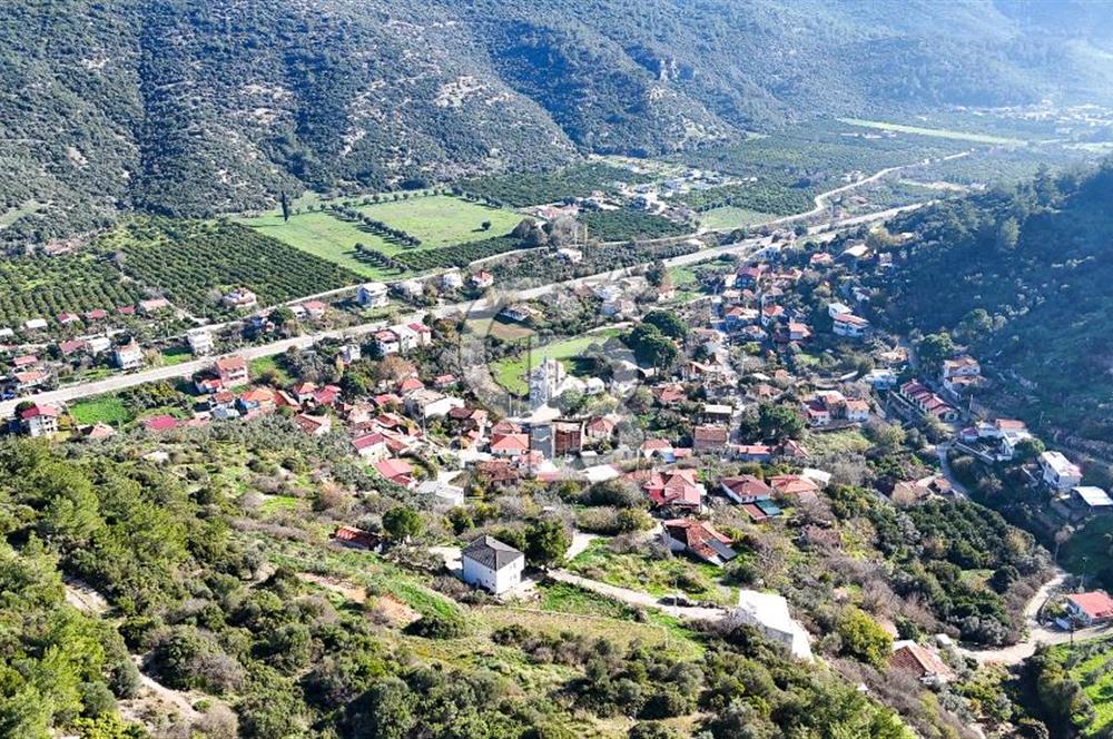 AHMETBEYLİ’DE DENİZE YAKIN, TARİHİ DOKU İÇİNDE, NUMARATAJLI YATIRIMLIK ARAZİ