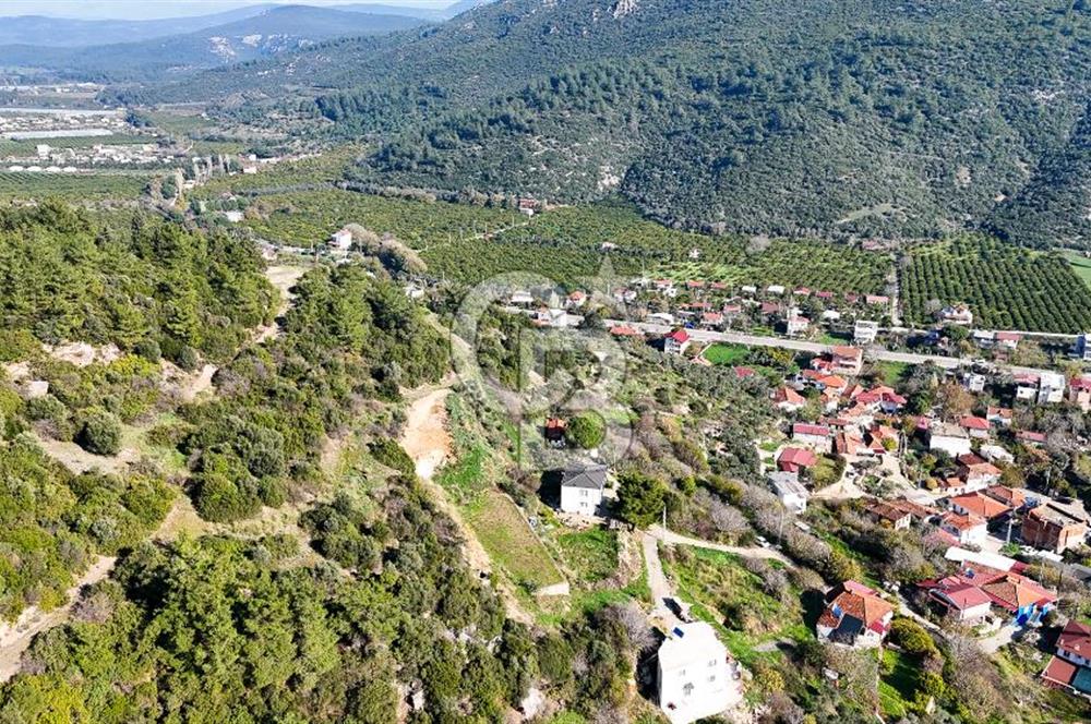 AHMETBEYLİ’DE DENİZE YAKIN, TARİHİ DOKU İÇİNDE, NUMARATAJLI YATIRIMLIK ARAZİ