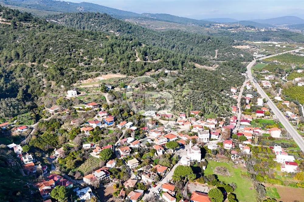 AHMETBEYLİ’DE DENİZE YAKIN, TARİHİ DOKU İÇİNDE, NUMARATAJLI YATIRIMLIK ARAZİ