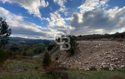 Kavacikta Yol Cephe Emsalsiz Tarla