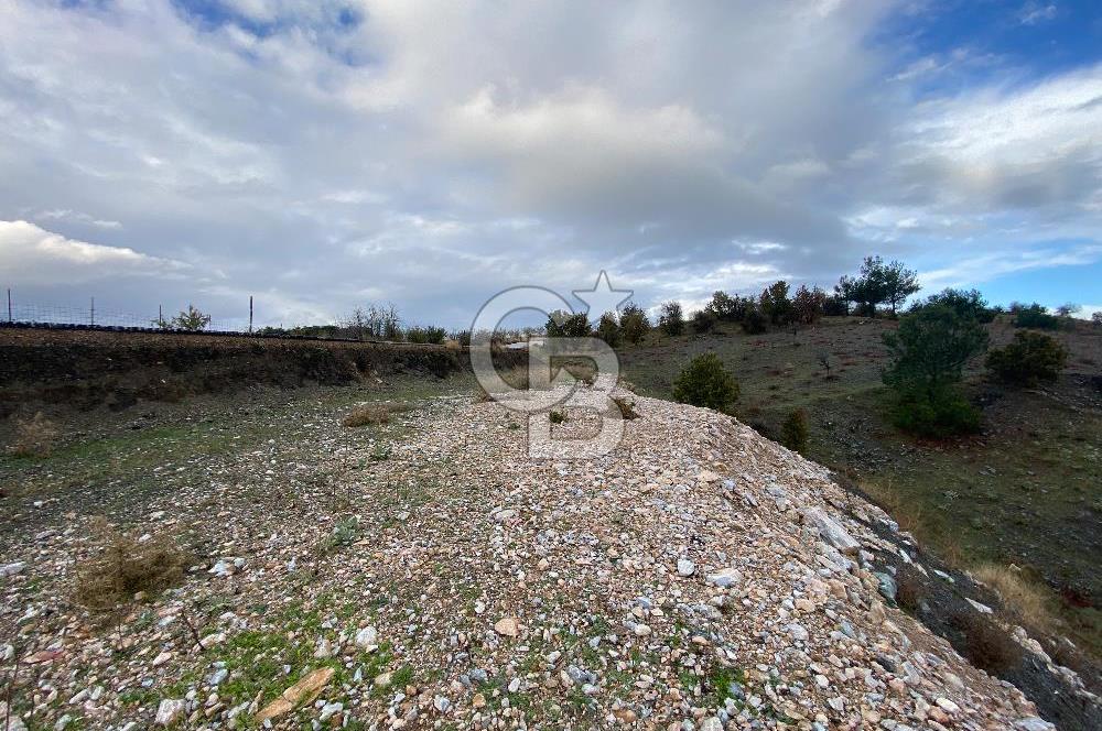 Kavacikta Yol Cephe Emsalsiz Tarla