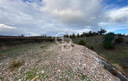 Kavacikta Yol Cephe Emsalsiz Tarla