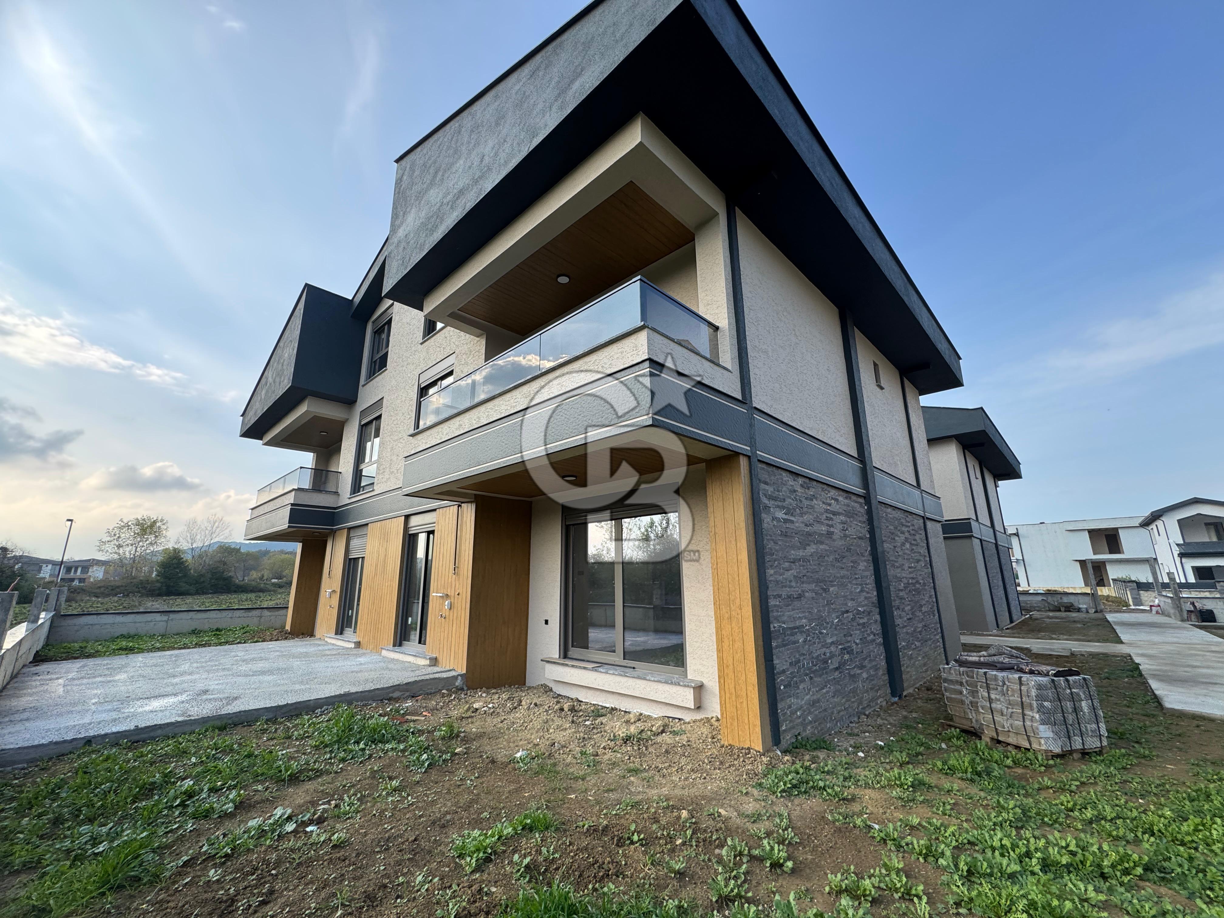 YALOVA SAMANLI DA NEZİH BUTİK SİTEDE SATILIK 6+1 TRİPLEX VİLLA!.