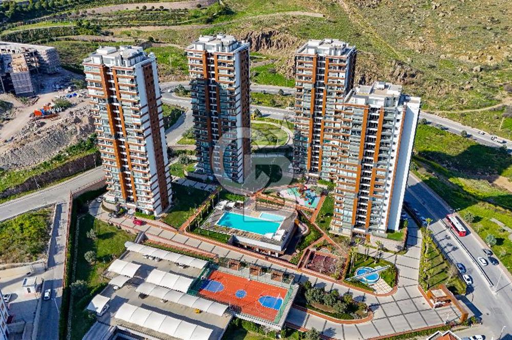Karşıyaka 360 Sitesi Yüksek Vadi Evlerinde Büyük Tip Satılık 4+1