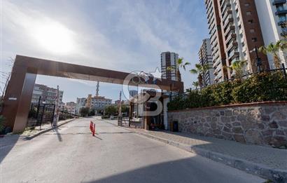 Karşıyaka 360 Sitesi Yüksek Vadi Evlerinde Büyük Tip Satılık 4+1