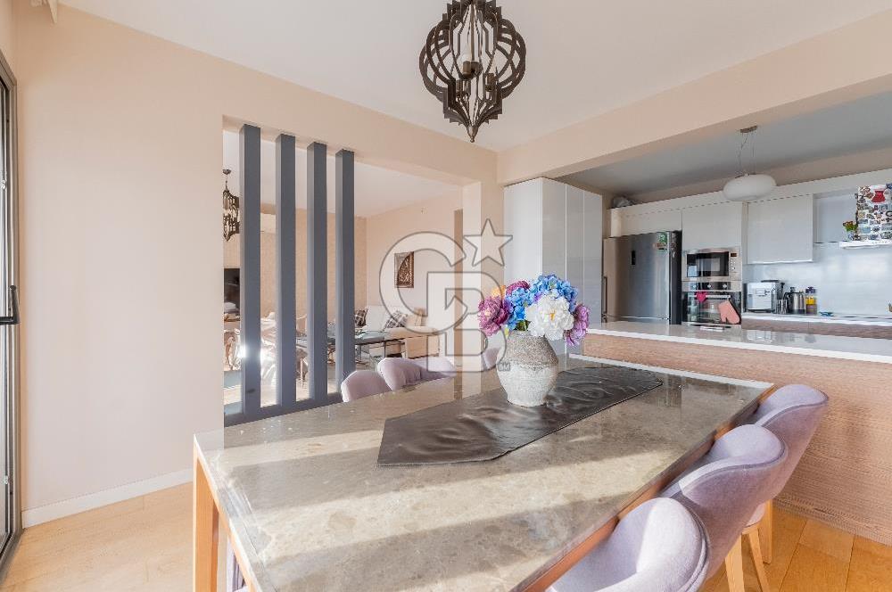 Karşıyaka 360 Sitesi Yüksek Vadi Evlerinde Büyük Tip Satılık 4+1