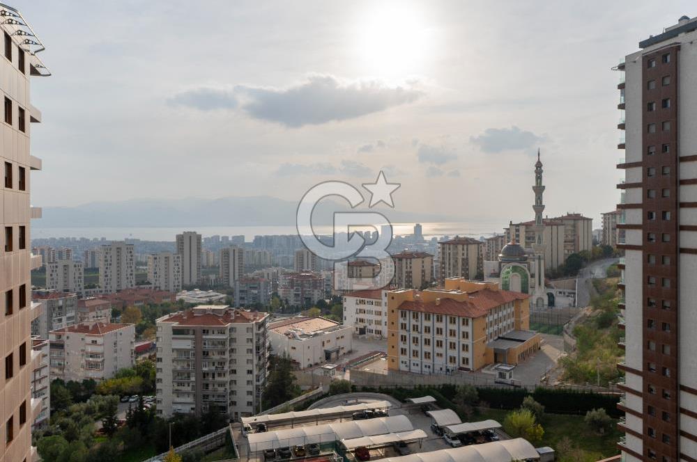 Karşıyaka 360 Sitesi Yüksek Vadi Evlerinde Büyük Tip Satılık 4+1