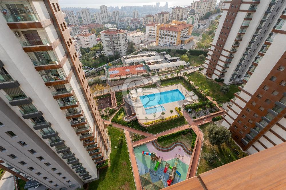 Karşıyaka 360 Sitesi Yüksek Vadi Evlerinde Büyük Tip Satılık 4+1