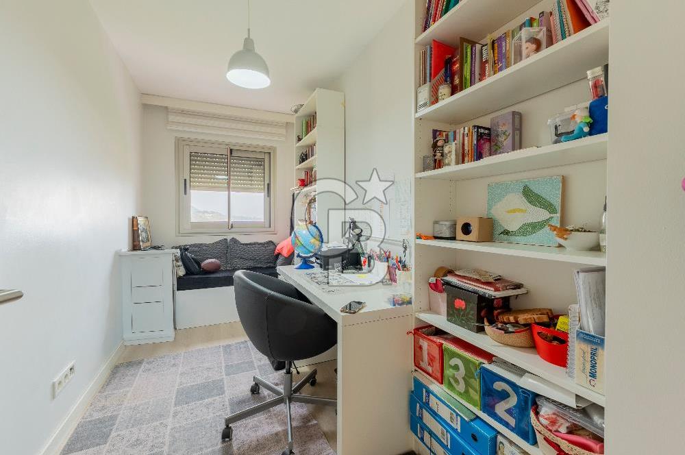 Karşıyaka 360 Sitesi Yüksek Vadi Evlerinde Büyük Tip Satılık 4+1