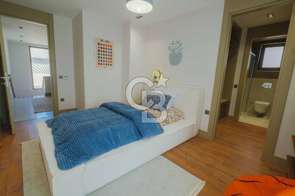 BÜYÜKÇEKMECE KUMBURGAZ 6+2 SATILIK MÜSTAKİL VİLLA