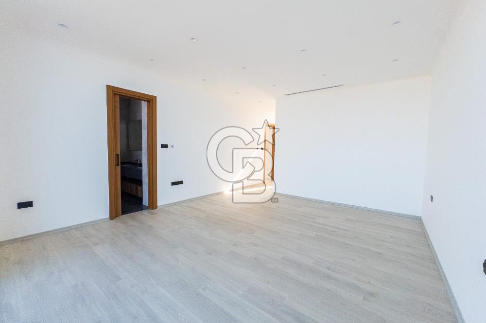 KKTC Girne Çatalköy Bölgesinde Türk Koçanlı Denize Sıfır Lüks 4+1 Villalar