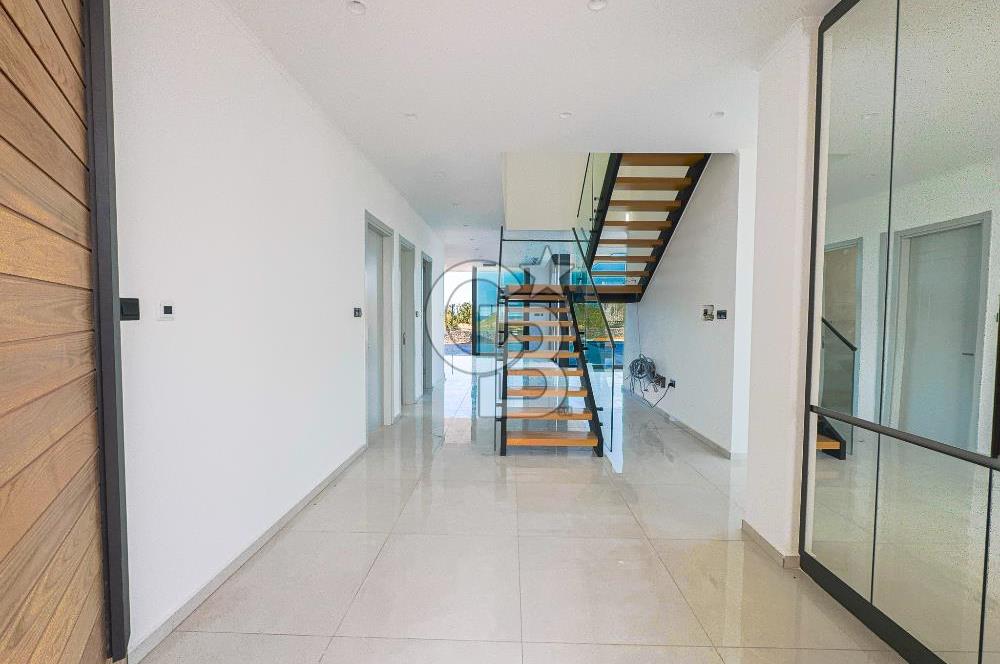 KKTC Girne Çatalköy Bölgesinde Türk Koçanlı Denize Sıfır Lüks 4+1 Villalar