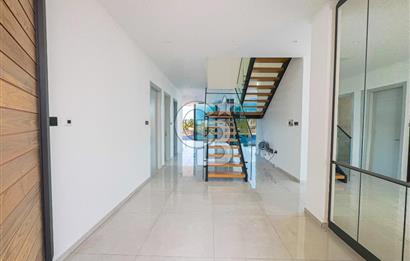 KKTC Girne Çatalköy Bölgesinde Türk Koçanlı Denize Sıfır Lüks 4+1 Villalar